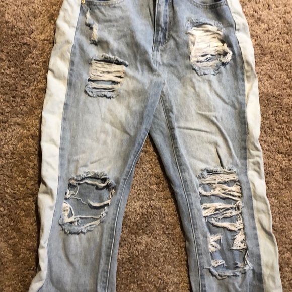 High Rise Ripped Jeans!! - Picture 2 of 5